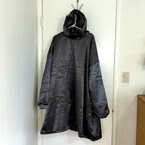 The glazey from Kitsch! O/S fits all! Beautiful, shiny charcoal.